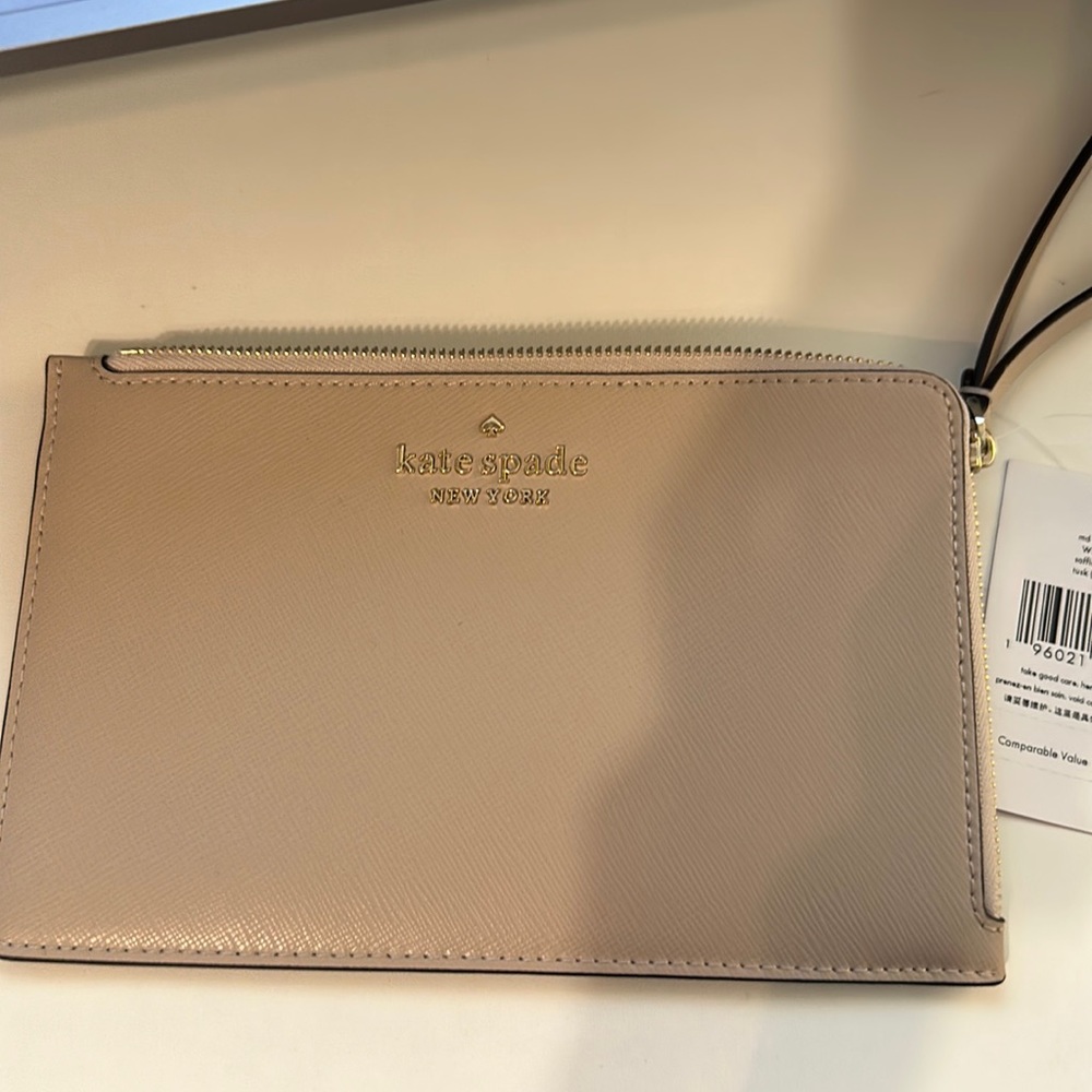 NWT Kate Spade Medium Wristlet - Saffiano Leather